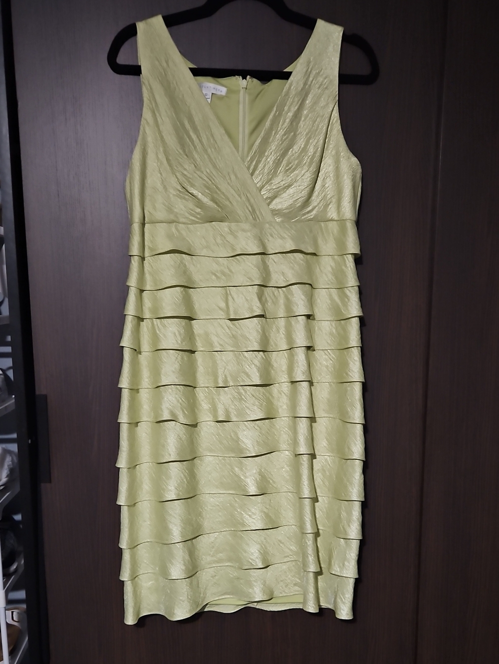 292. Tiered V-Neck Sleeveless Dress in Light Green